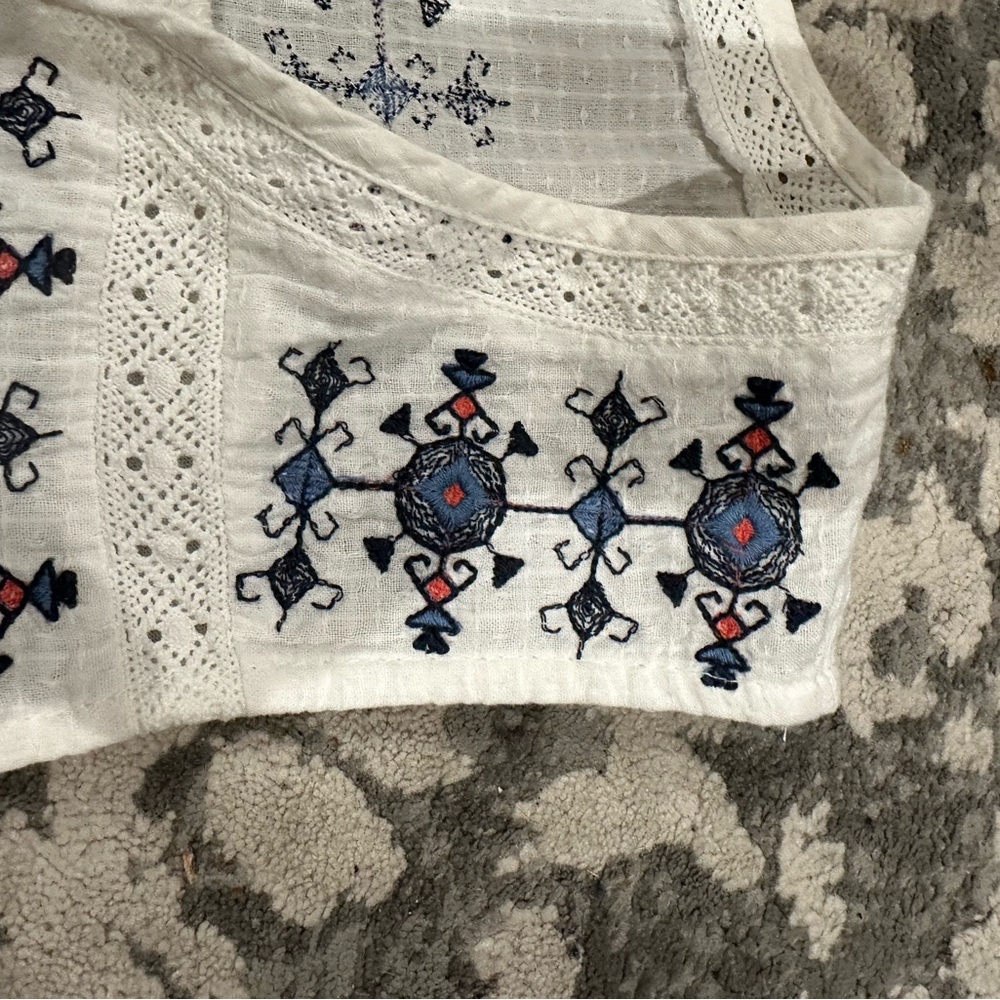 Lucky Brand White and Blue Embroidered Sleeveless Top - Picture 9 of 9